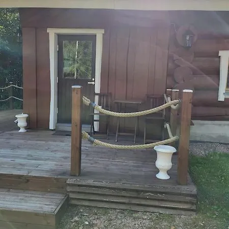 Hirsitalo Ja -sauna * Nummi