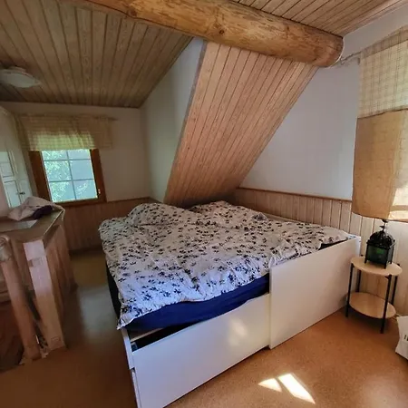 Hirsitalo Ja -sauna